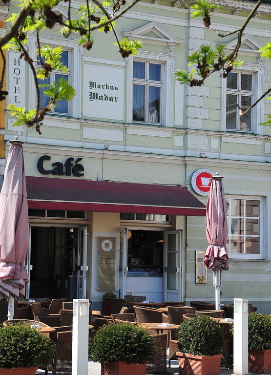 Madar Cafe Central Melk Luaran gambar