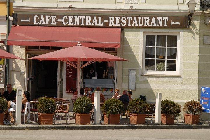 Madar Cafe Central Melk Luaran gambar